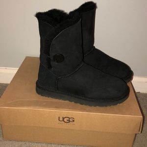 Black Bailey Button Ugg’s